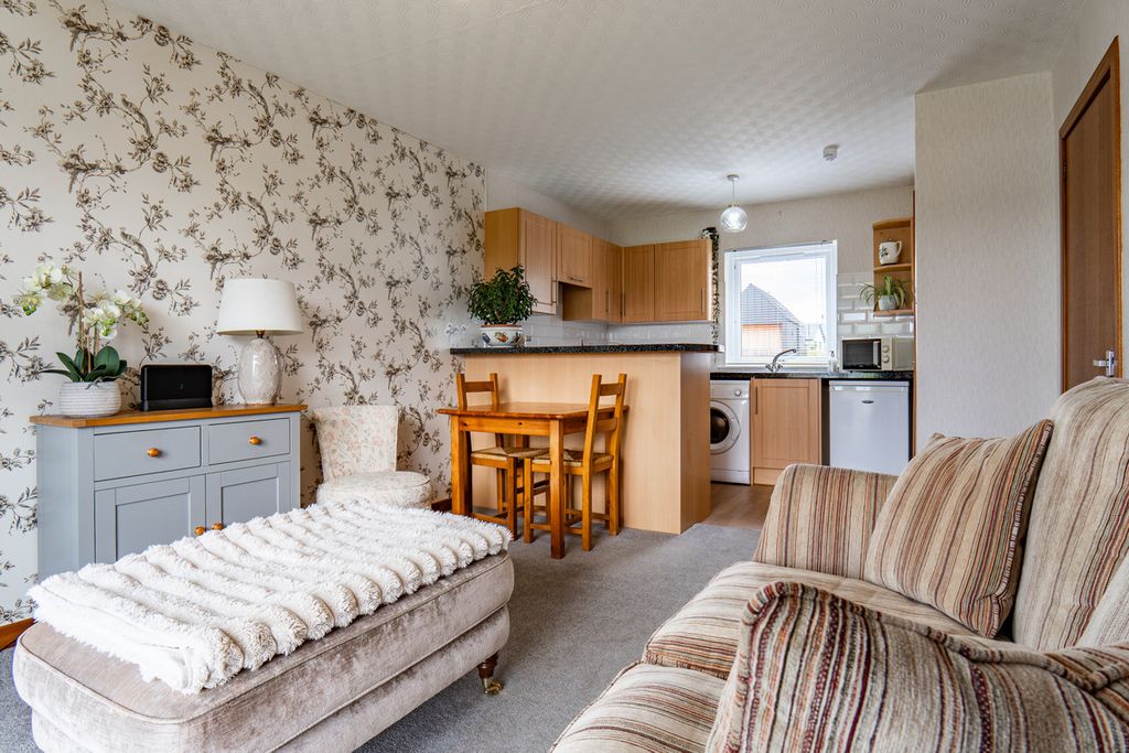 Property photo 3 of 44