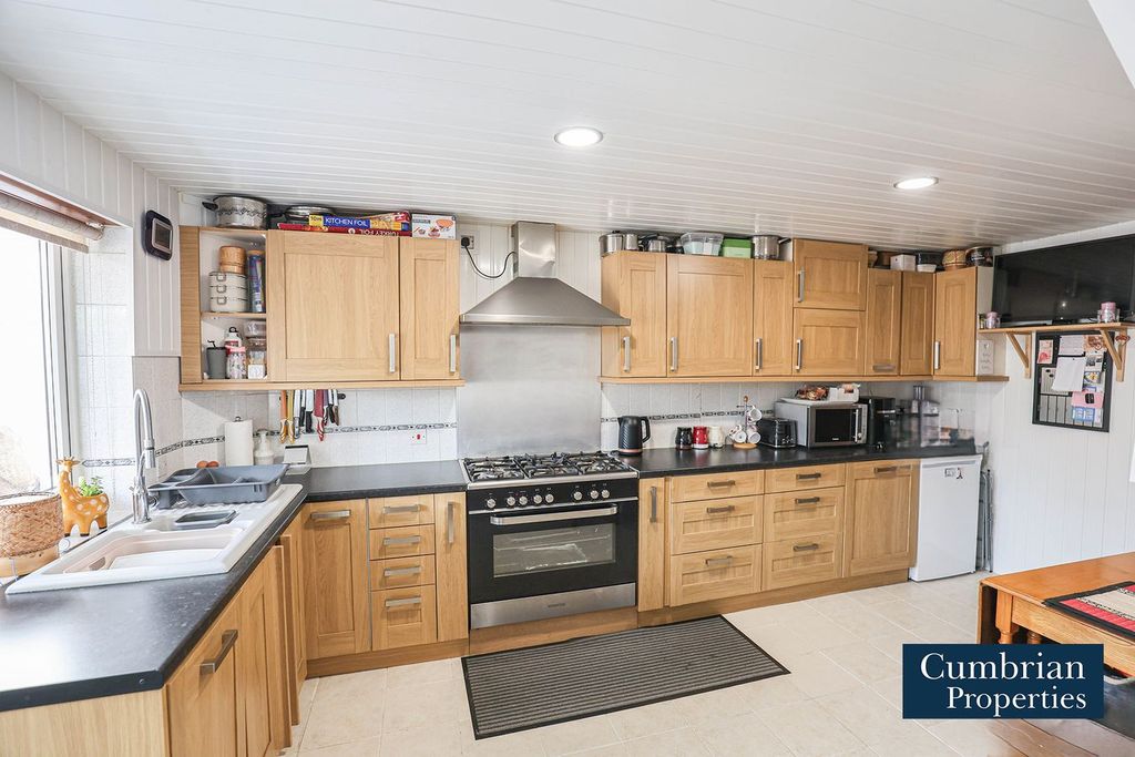 Property photo 2 of 13 Dining Kitchen