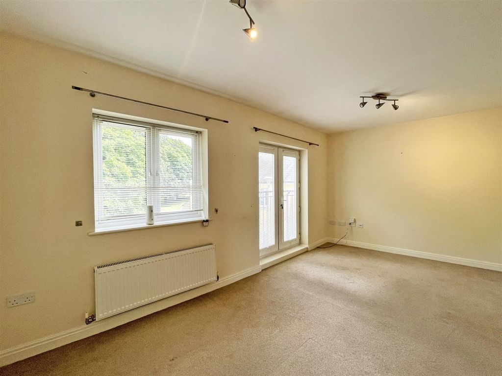 Property photo 2 of 10 Echo Crescent 14 - Lounge 2.Jpg