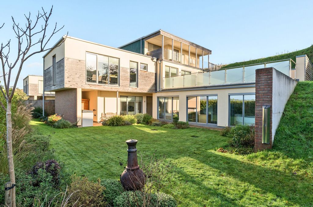 Property photo 1 of 22 1384071-17-6929Be...