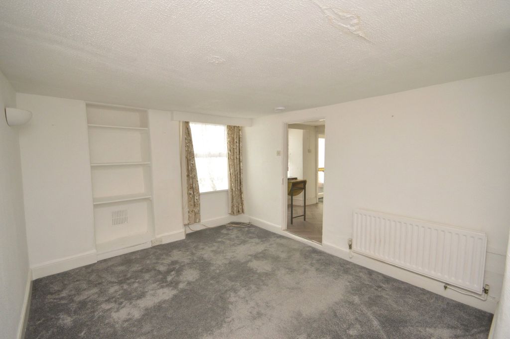 Property photo 2 of 11 Sitting Room