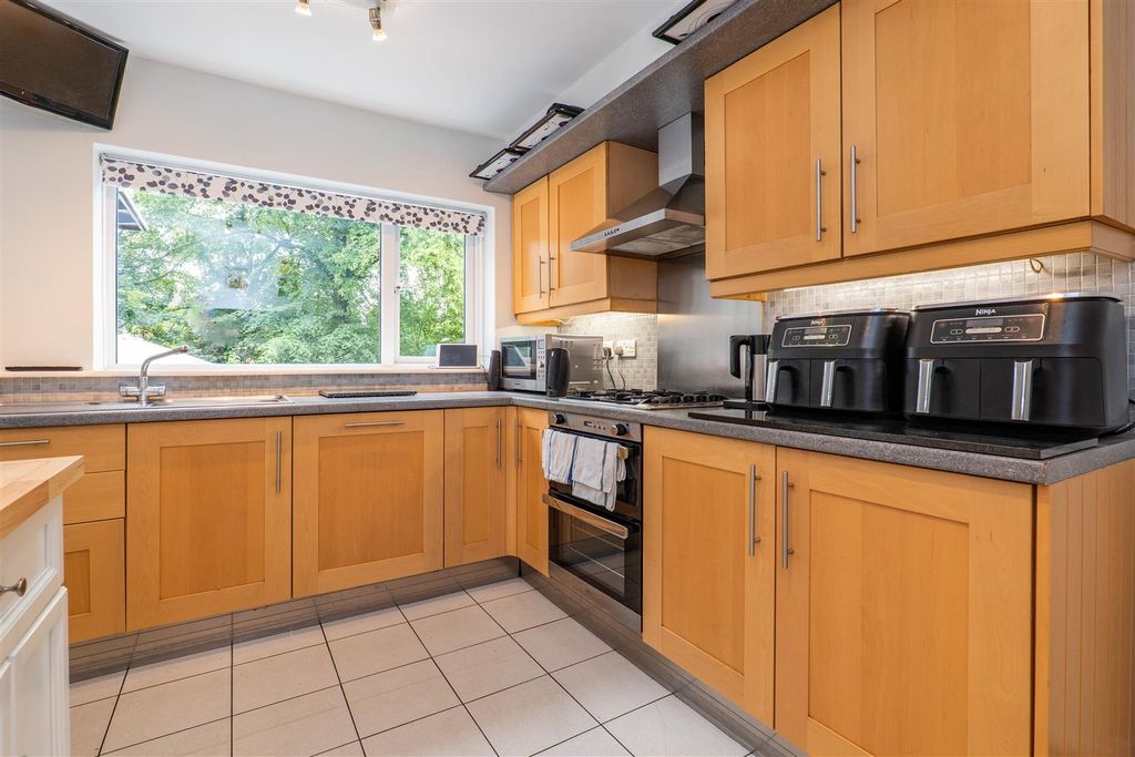 Property photo 3 of 37 Kitchen