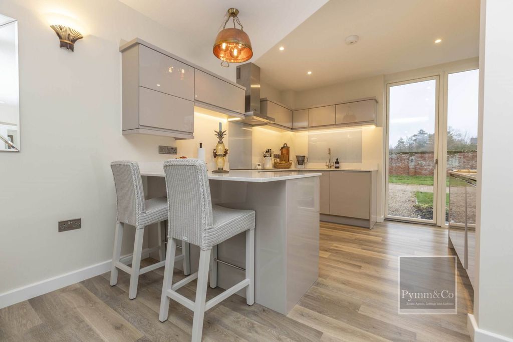 Property photo 2 of 26