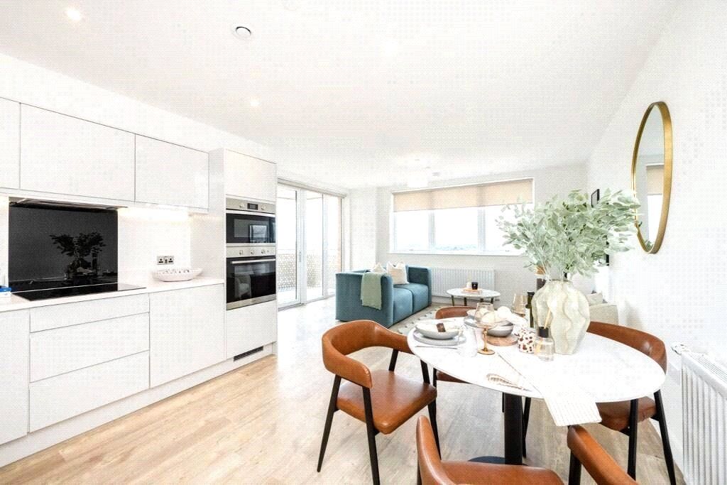 Property photo 1 of 18 Kitchen/Reception