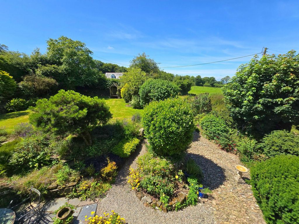 Property photo 2 of 31
