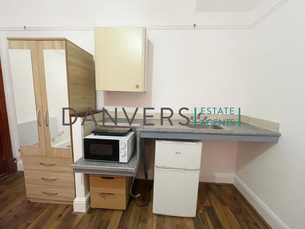 Property photo 2 of 5 Kitchen.Jpg