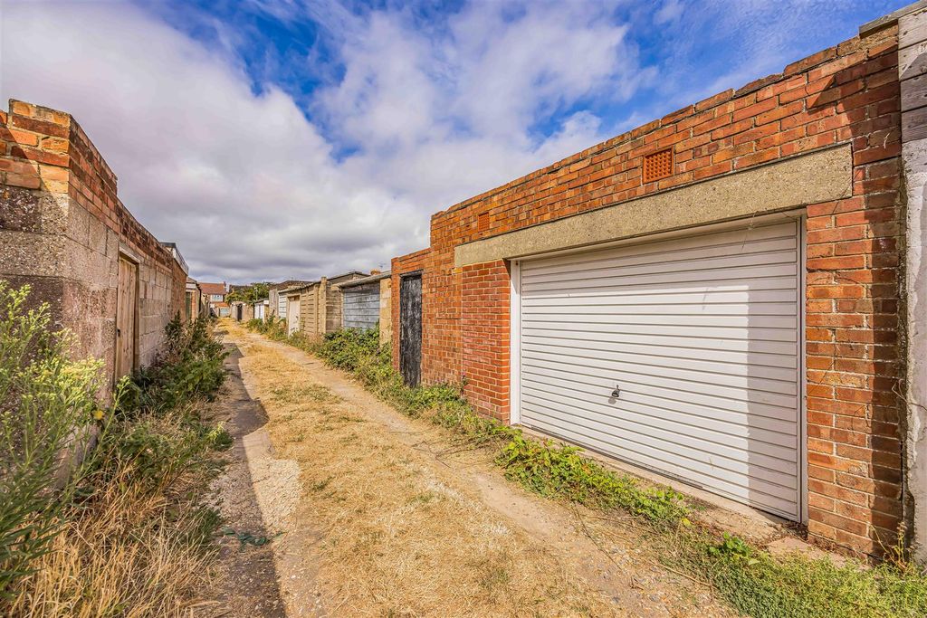 Property photo 2 of 18 32 Lovett Road, Portsmouth-Small-Porticomarketing-