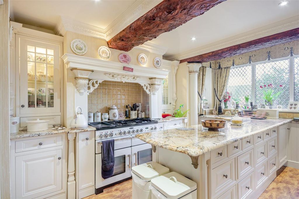 Property photo 3 of 33 Kitchen/Diner