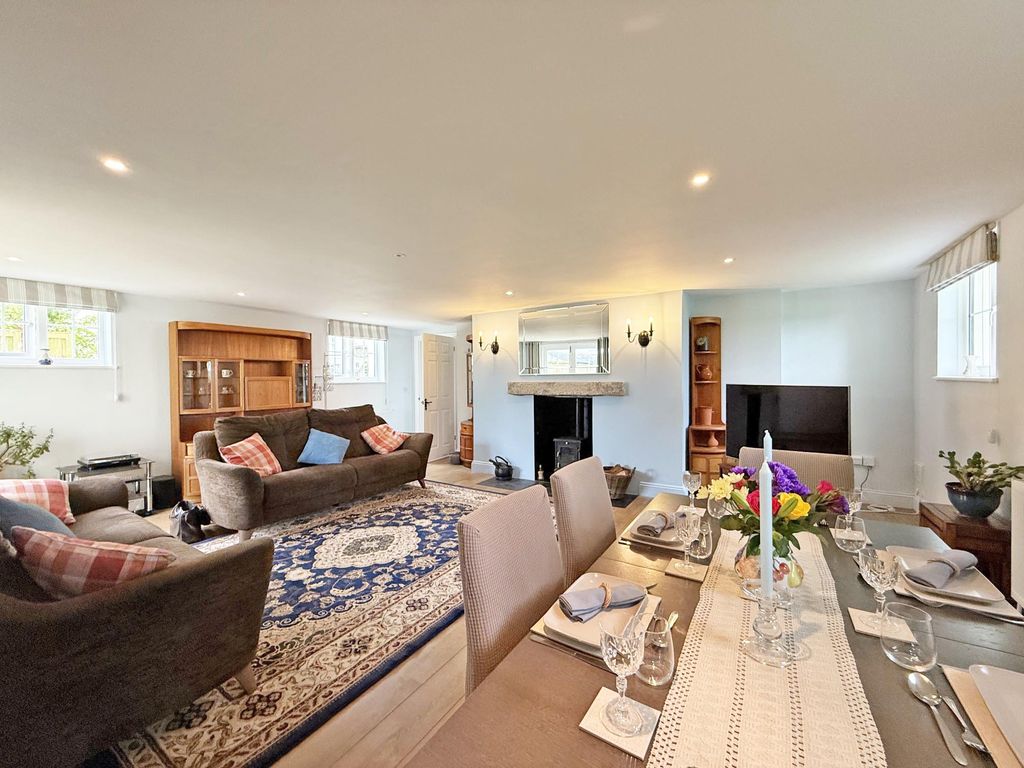 Property photo 3 of 17 Photo 3