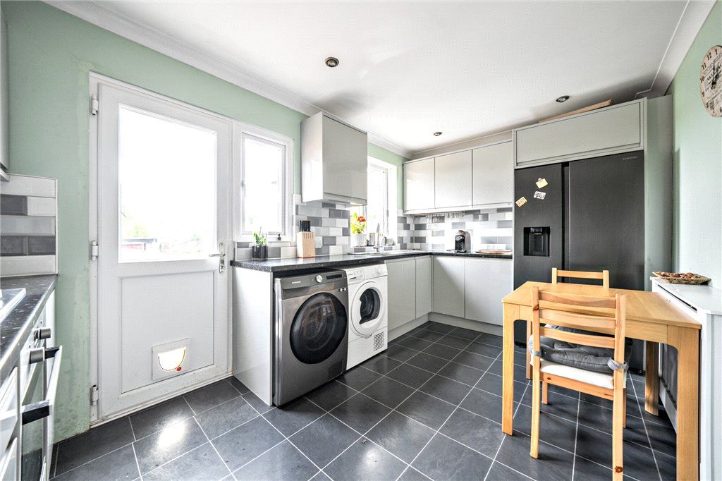 Property photo 3 of 9 Kitchen