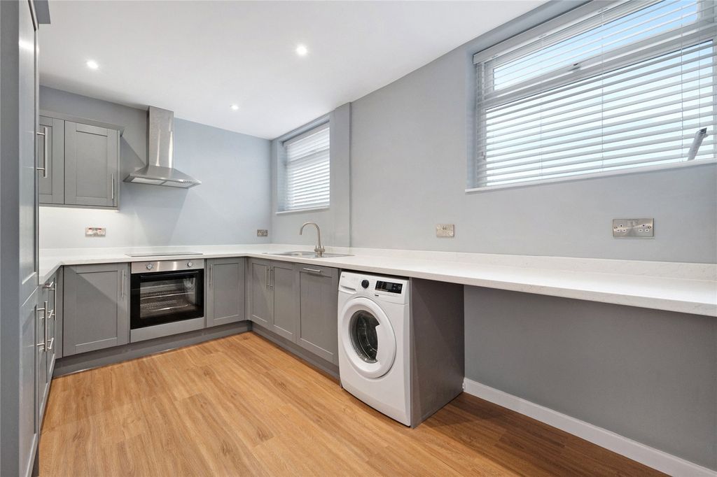 Property photo 3 of 14 Kitchen