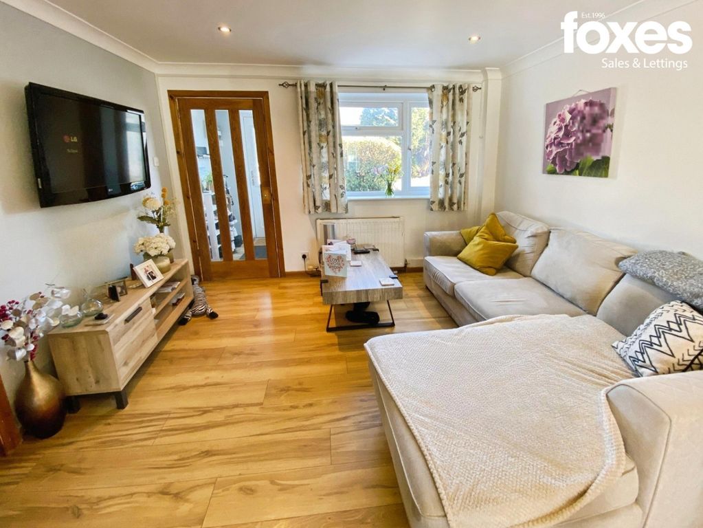 Property photo 3 of 13 5697873