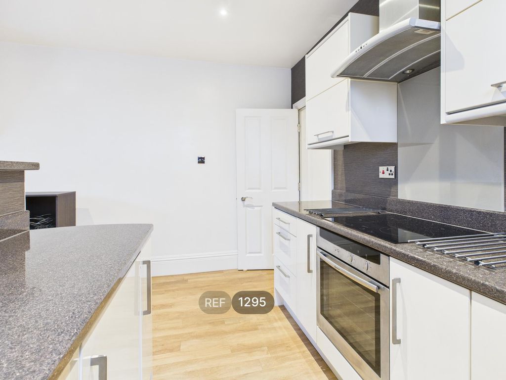 Property photo 2 of 21 Kitchen / Living Area