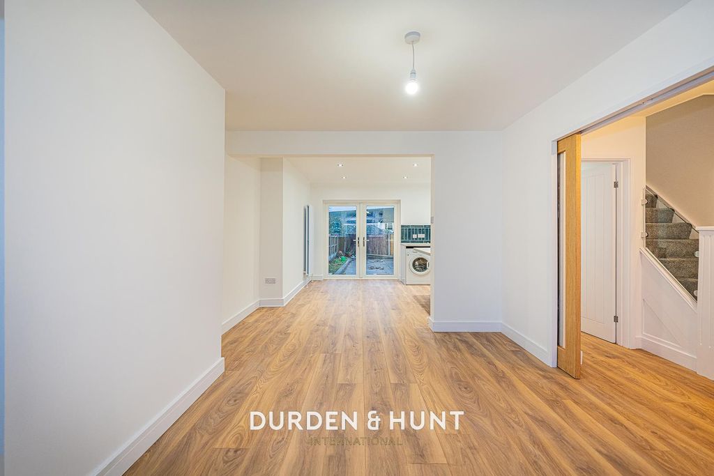 Property photo 3 of 24 Oakwood-16.Jpg