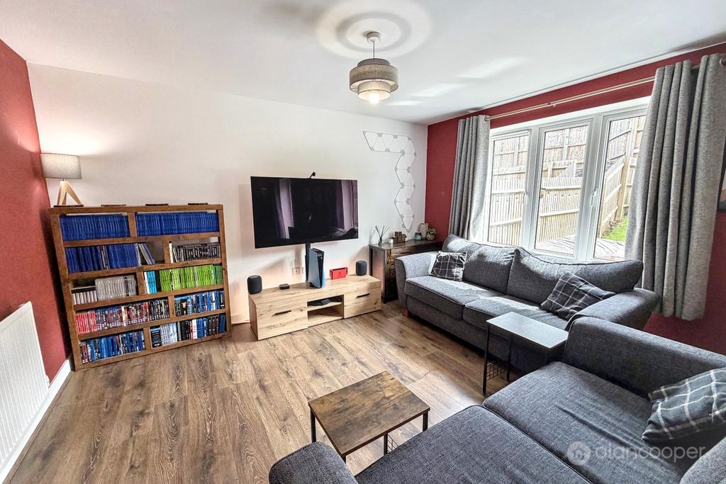 Property photo 3 of 15 5190793