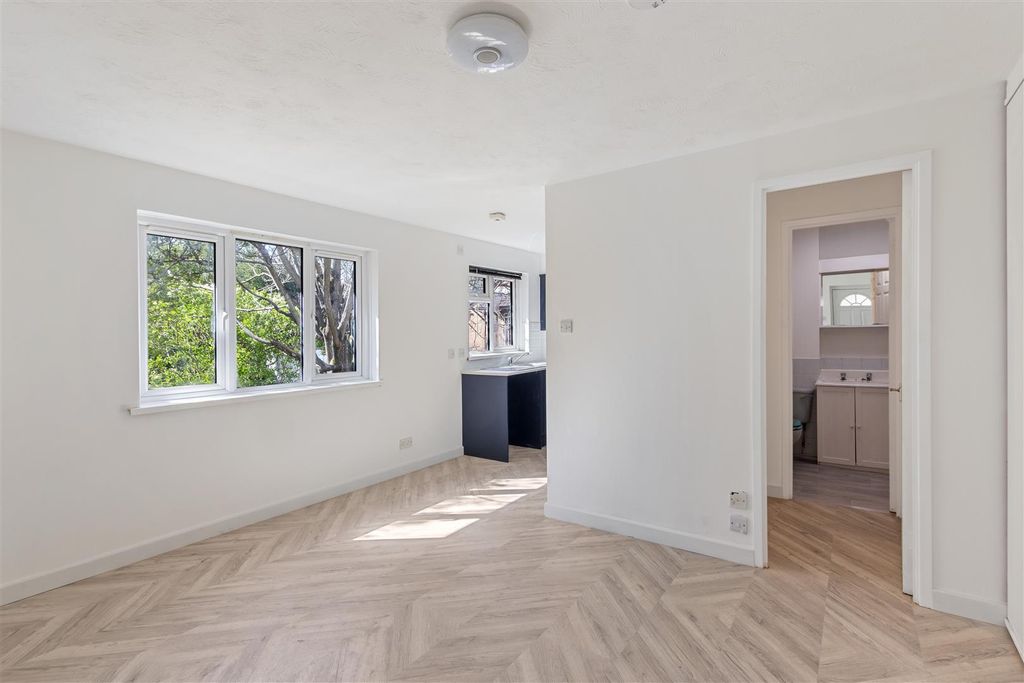 Property photo 1 of 8 Living Space