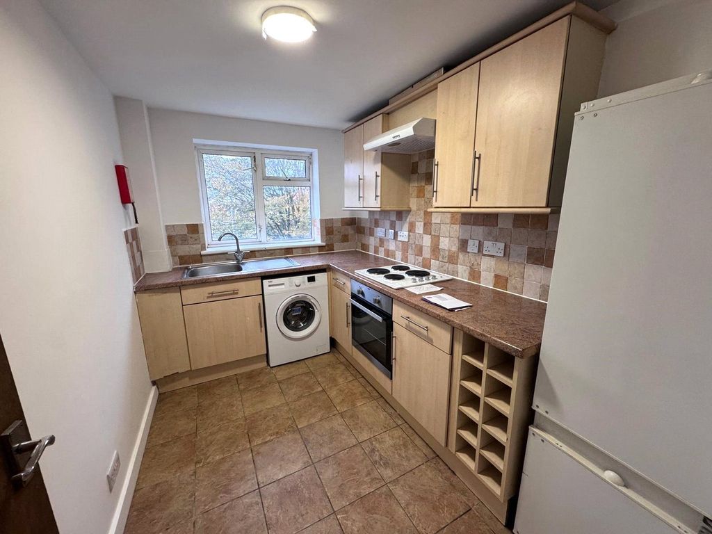 Property photo 3 of 5 Kitchen