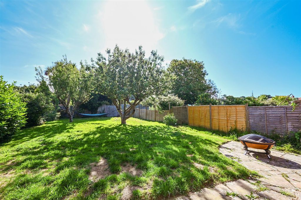Property photo 3 of 21 24 Ocklynge Close - Tn394Pf (13).Jpg