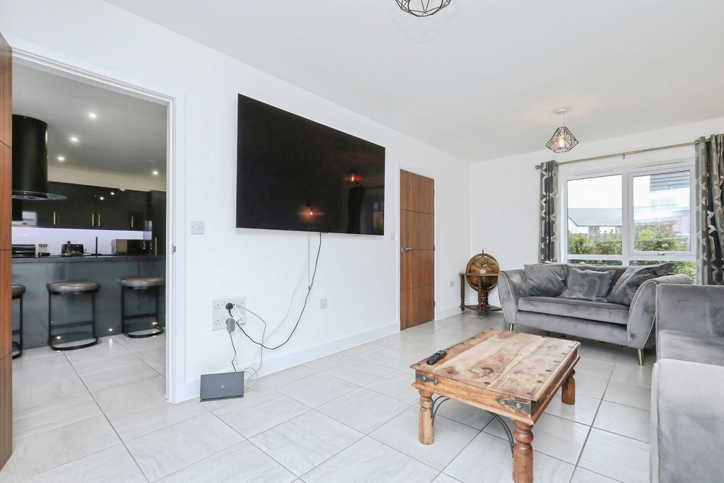 Property photo 3 of 16 Photo