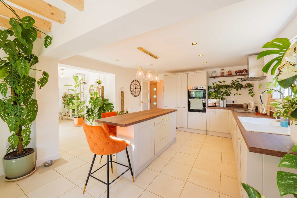 Property photo 3 of 30 50131712