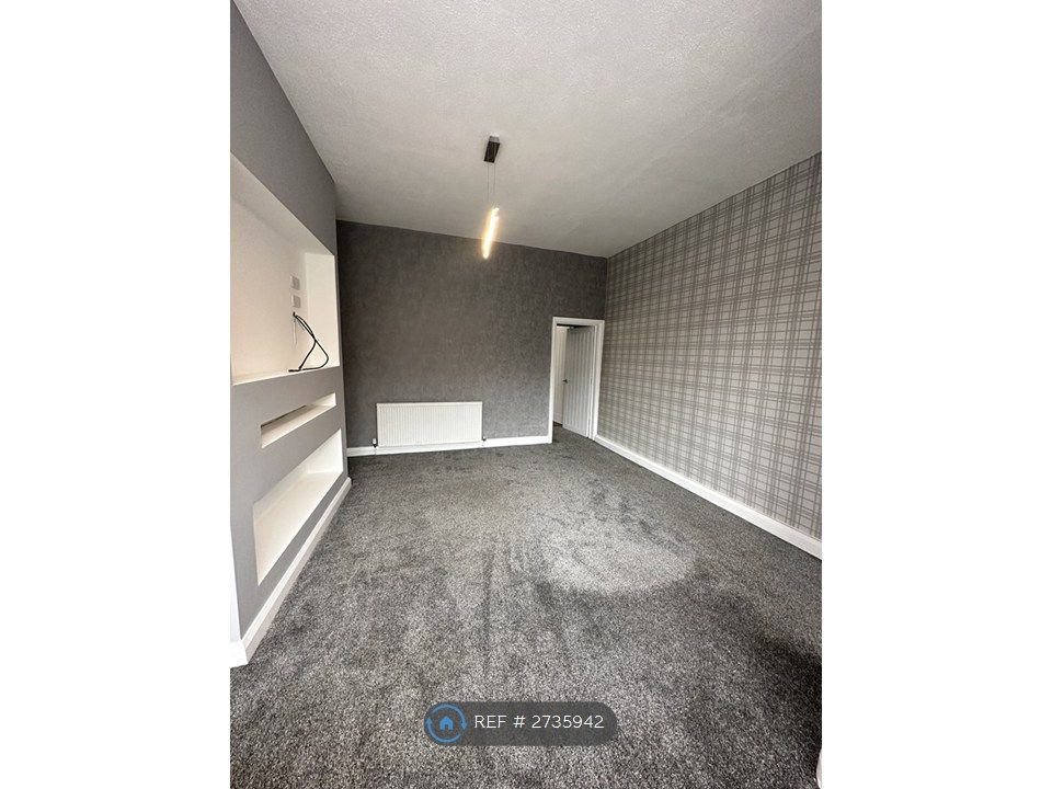 Property photo 3 of 19 Living Room