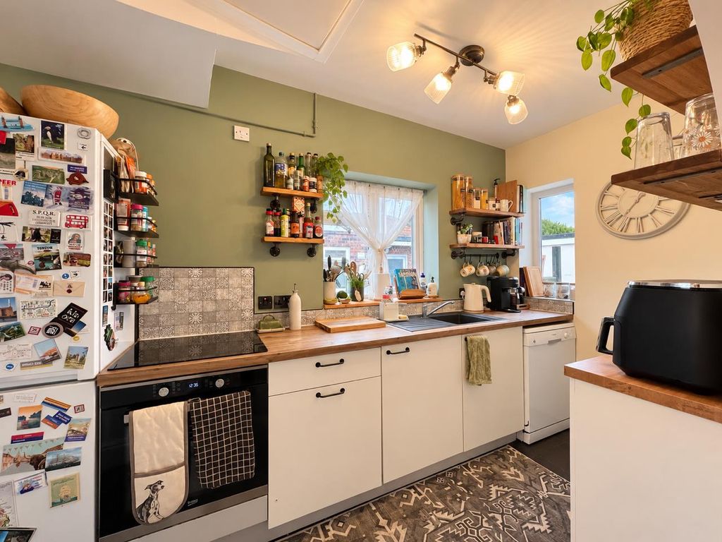 Property photo 3 of 24 51 Kingshill Park - Kitchen.Png