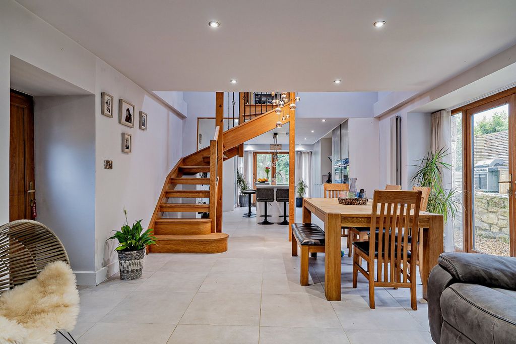 Property photo 2 of 29 Picture No. 20