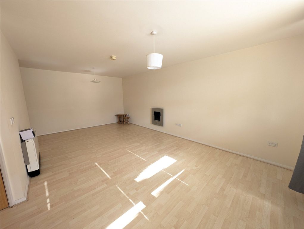 Property photo 2 of 8 Picture No. 16
