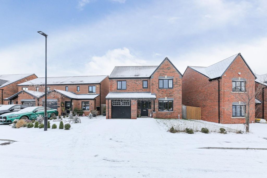 Property photo 1 of 14 External