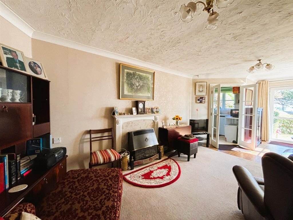 Property photo 3 of 17 4268 Fireplace.Jpg
