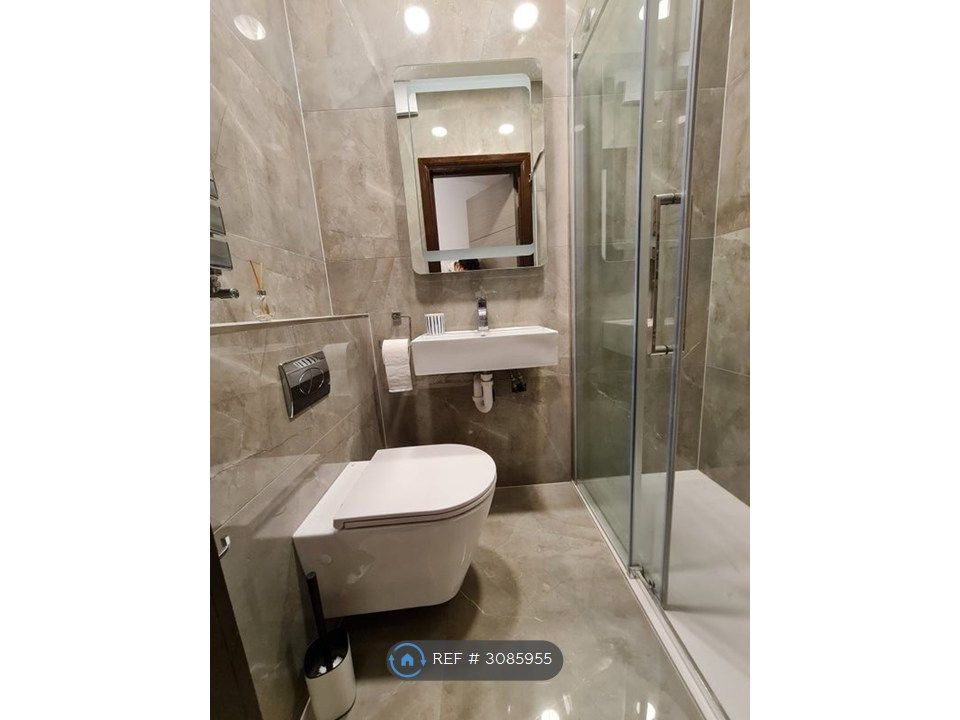 Property photo 3 of 4 En-Suite Bathroom