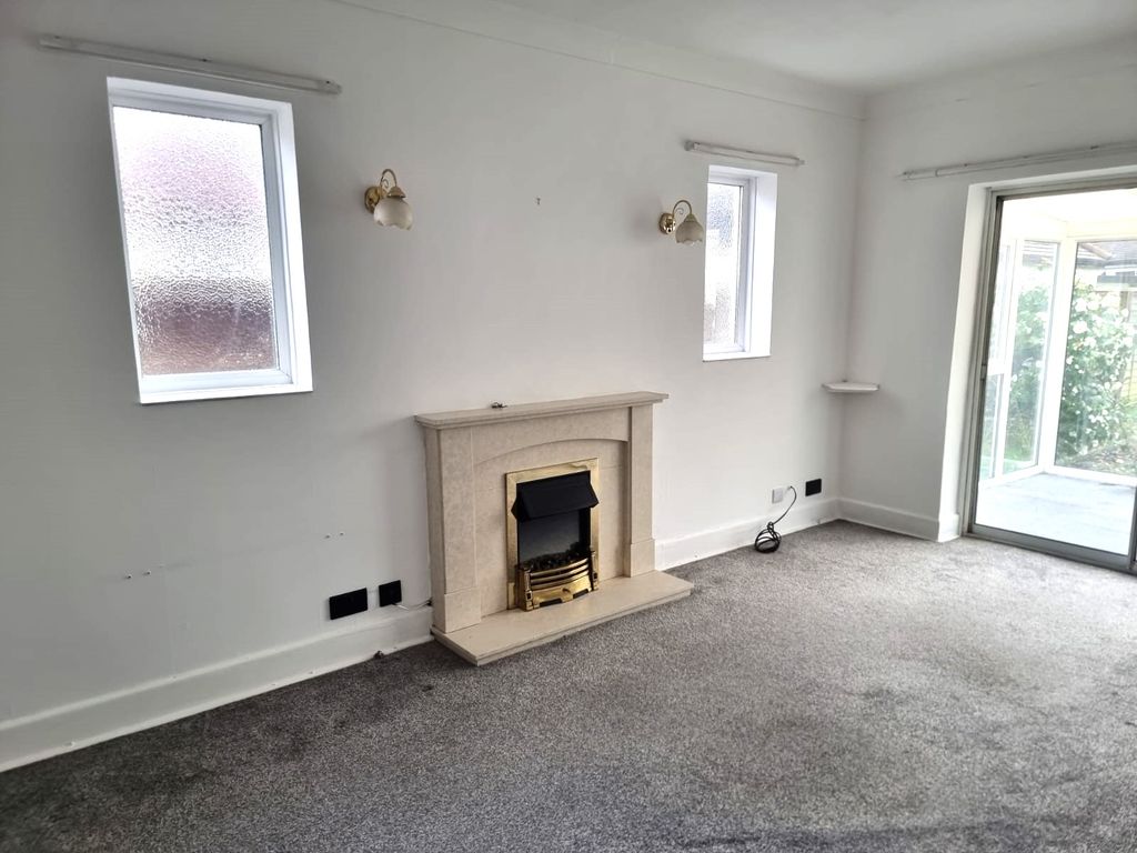 Property photo 3 of 12 Living Room