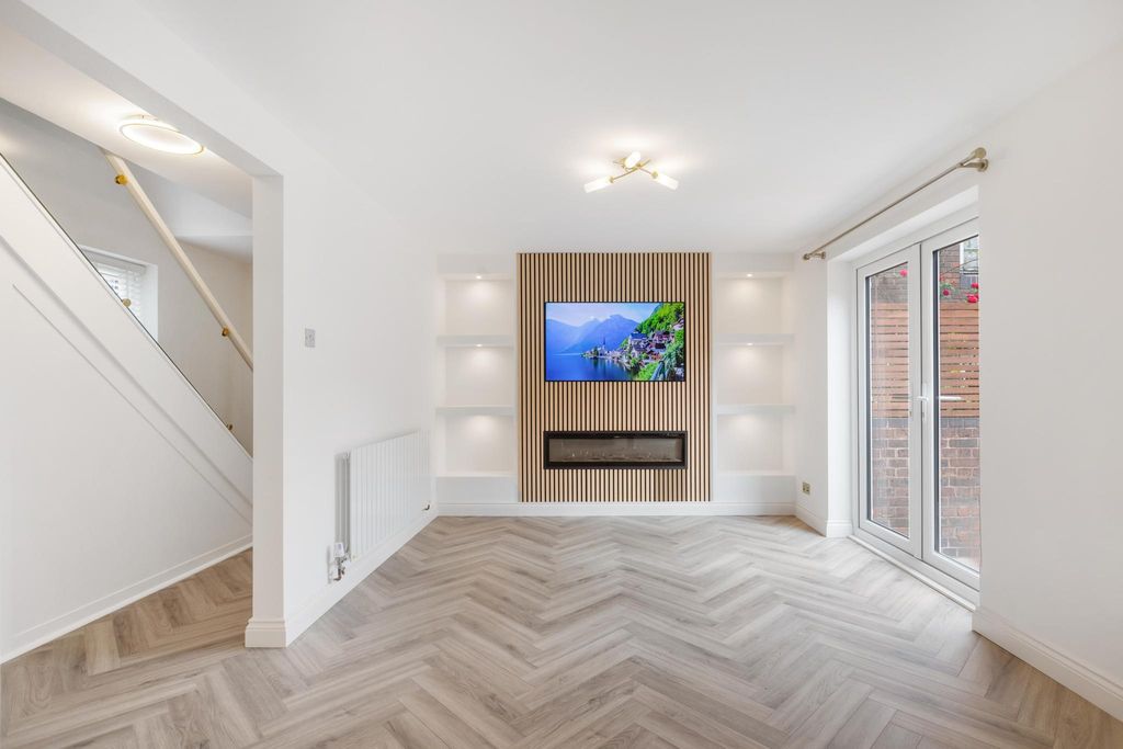 Property photo 3 of 20