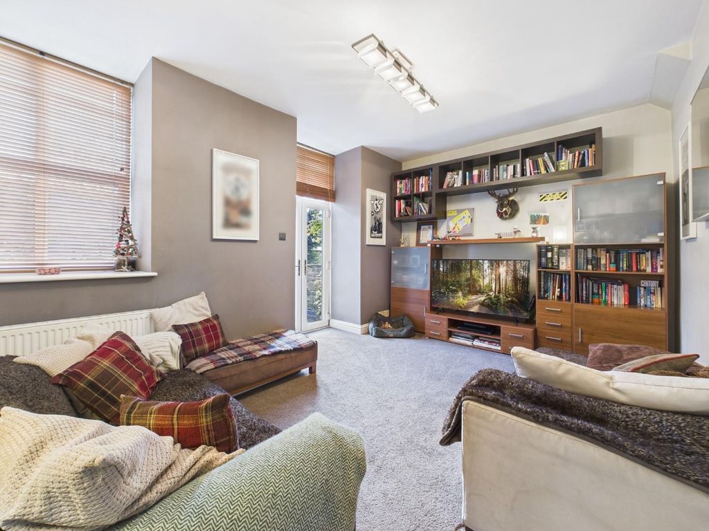 Property photo 3 of 17 Cam04899G0-Pr0229-Still008.Jpg