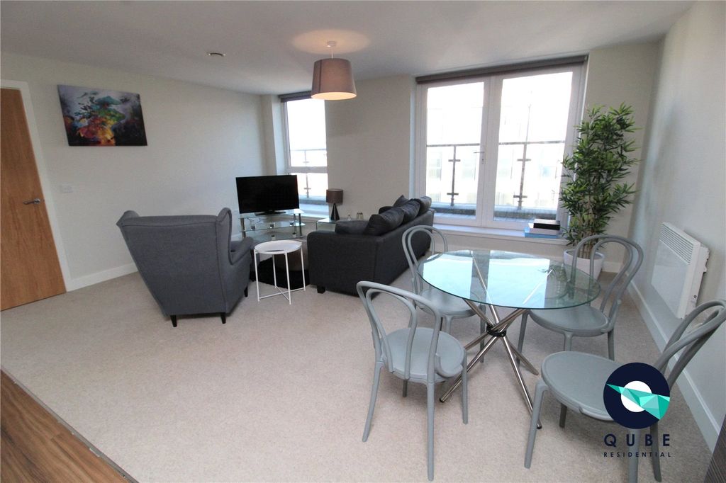 Property photo 2 of 13 Lounge