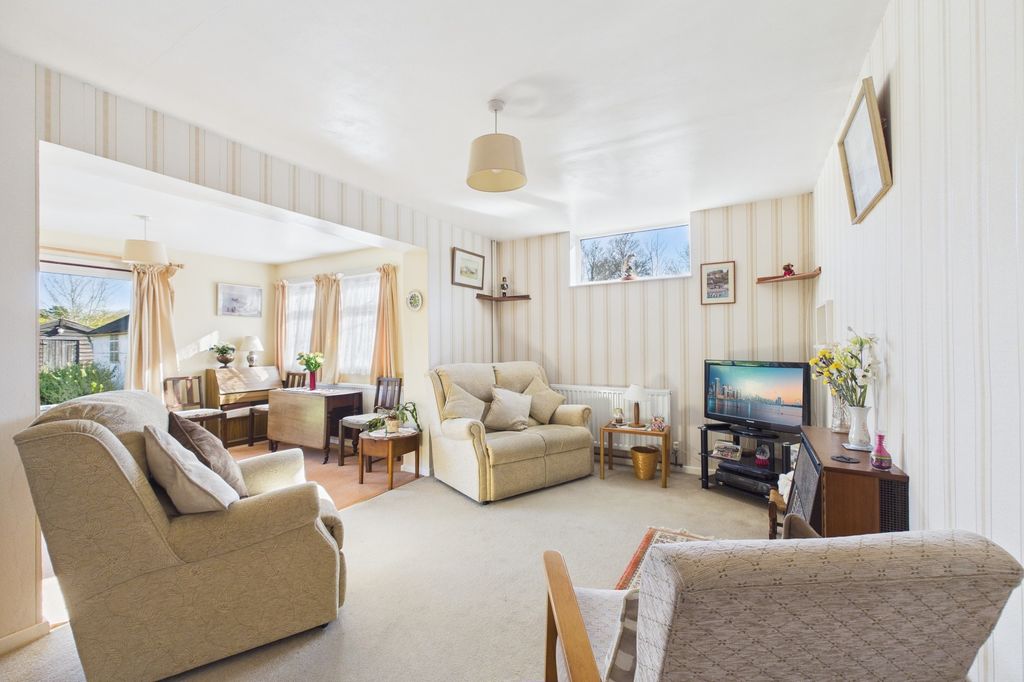 Property photo 2 of 25 Cam03259G0-Pr0257-Still013