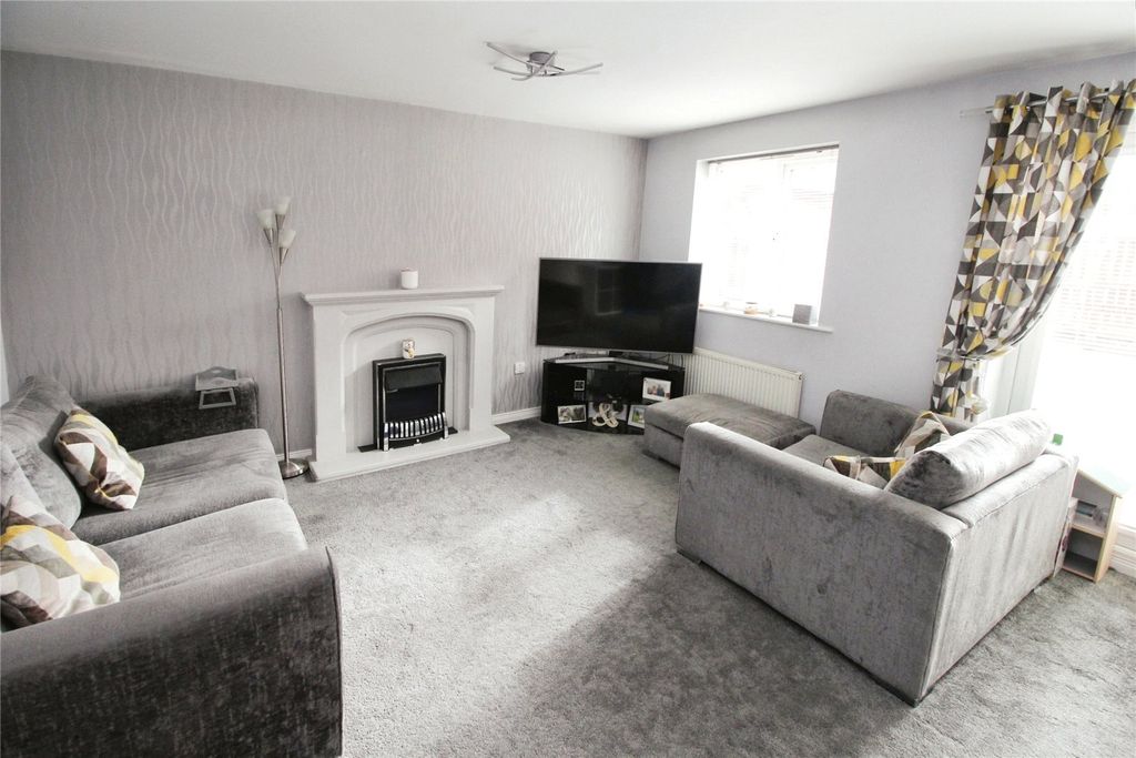 Property photo 3 of 11 Lounge/Dining Room