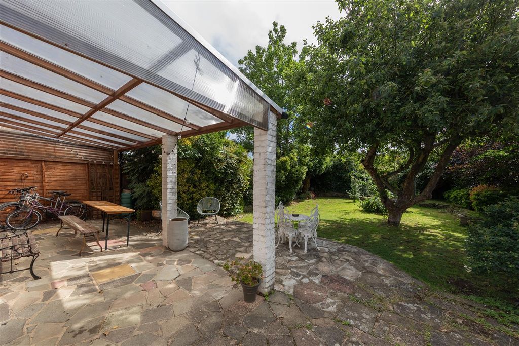 Property photo 3 of 27 Coolgardie Avenue, E4