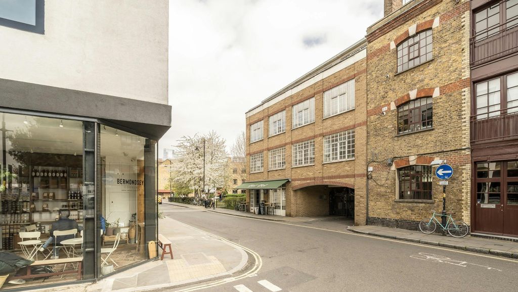 Property photo 1 of 6 8 Hatchers Mews 1.Jpg