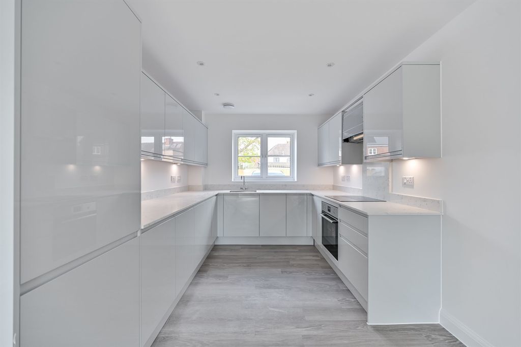 Property photo 2 of 9 Kitchen