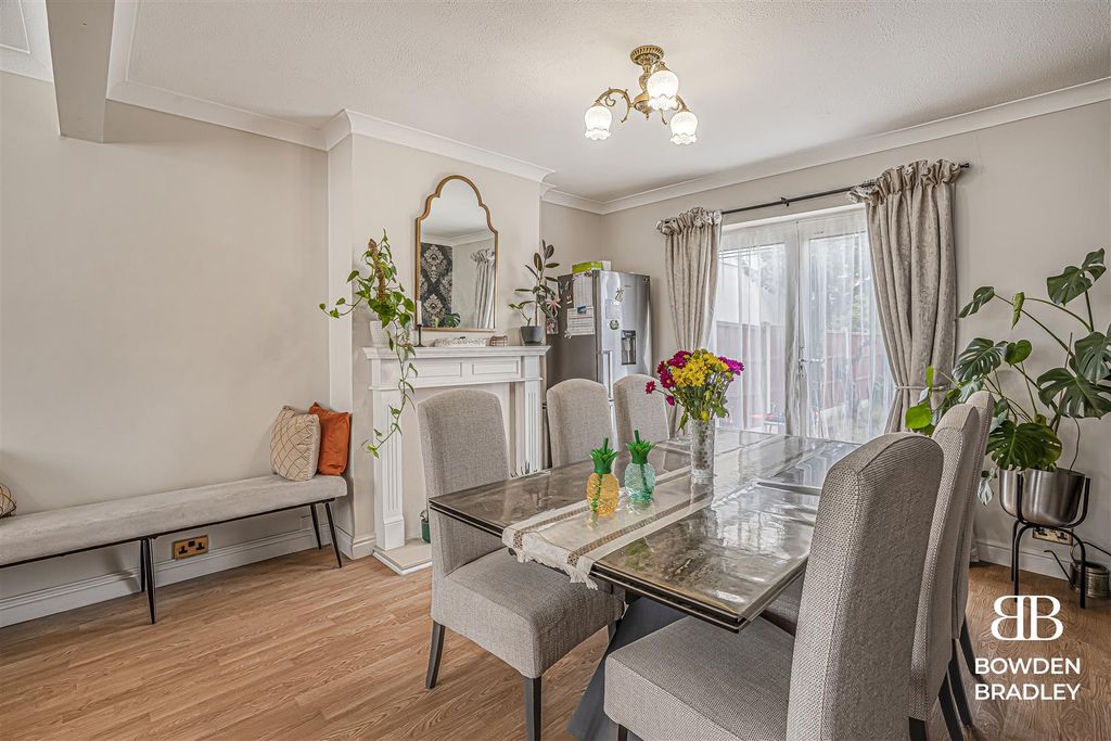 Property photo 3 of 18 Dining Area