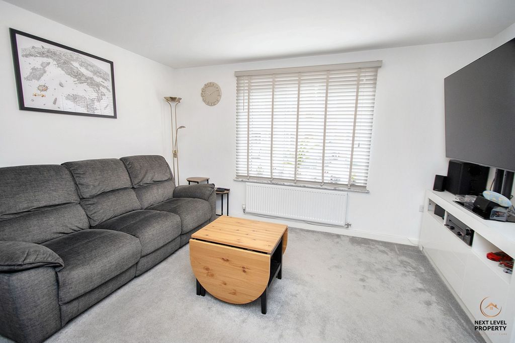 Property photo 3 of 21