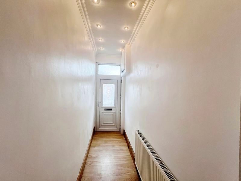 Property photo 2 of 20 Entrance Hall