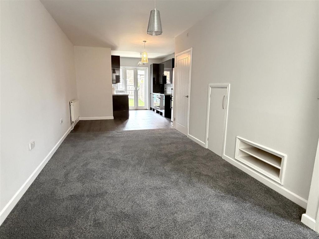 Property photo 2 of 10 Lounge.Jpeg