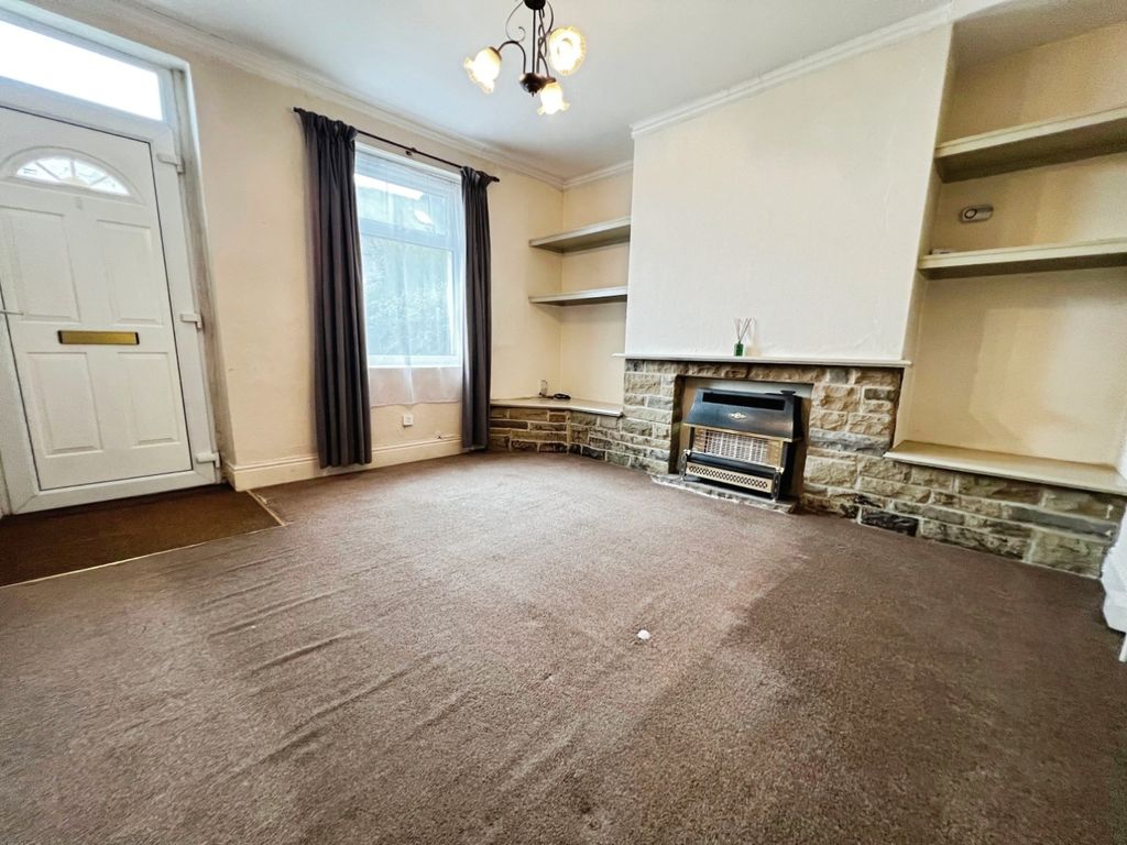 Property photo 3 of 17 Living Room