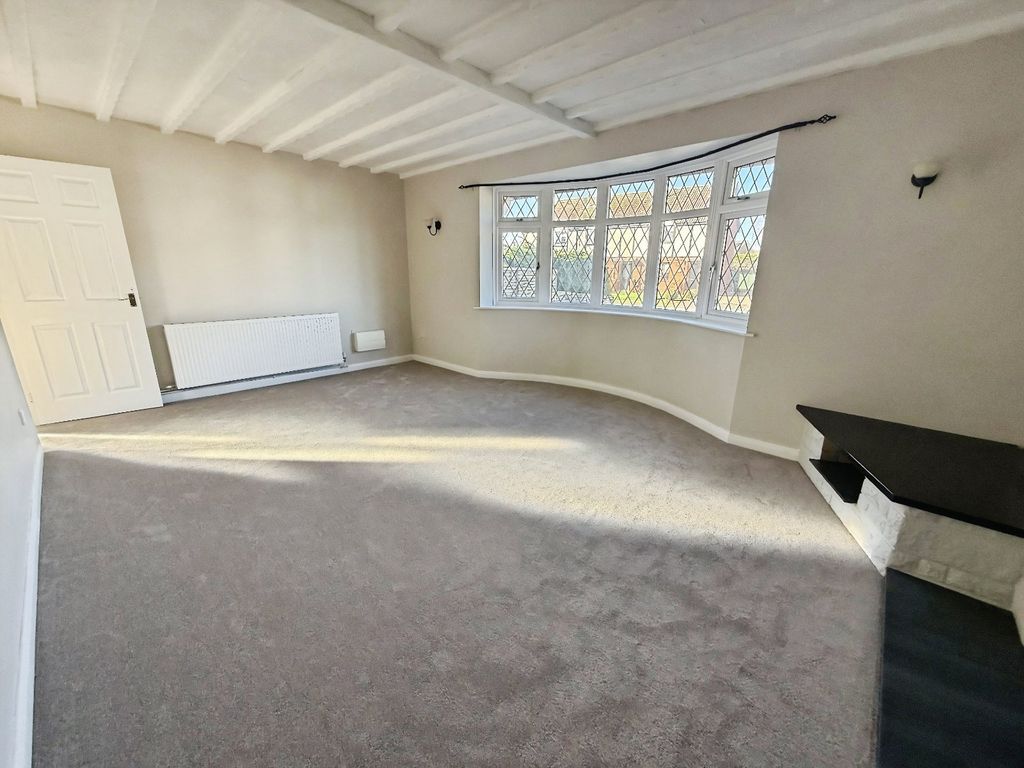 Property photo 3 of 20 Living Room