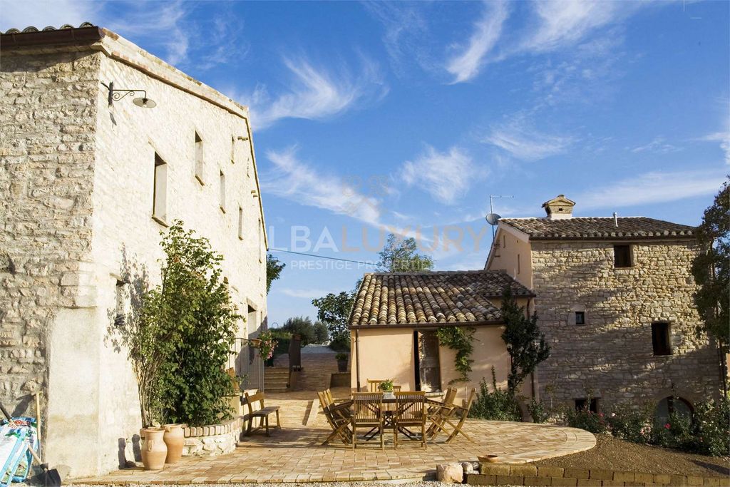 Property photo 3 of 35