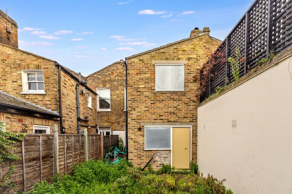 Property photo 3 of 17 74 Lyal Road, Bow London E3 5Qq