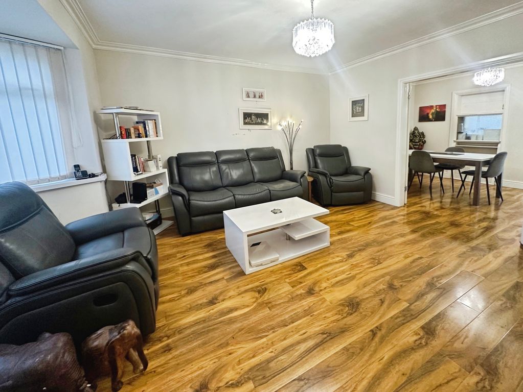 Property photo 2 of 16 Lounge