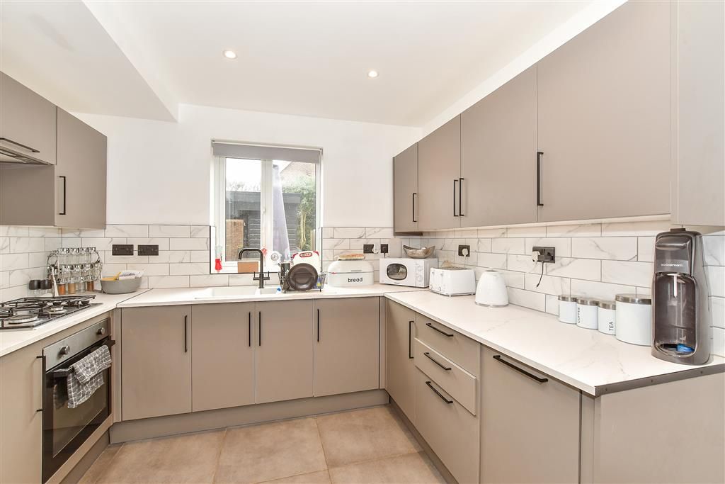 Property photo 2 of 12 Kitchen